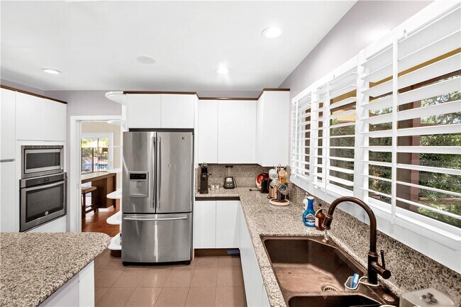 Building Photo - 2500 Benedict Canyon Drive
