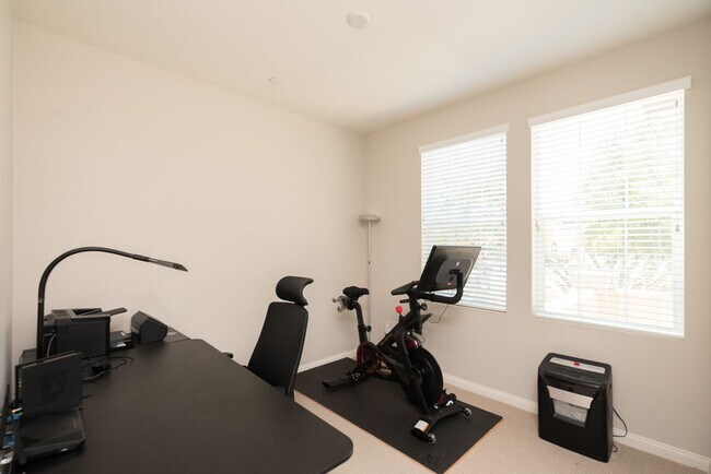 Building Photo - 3 Bedroom Townhome in the Veridian Community of Del Sur