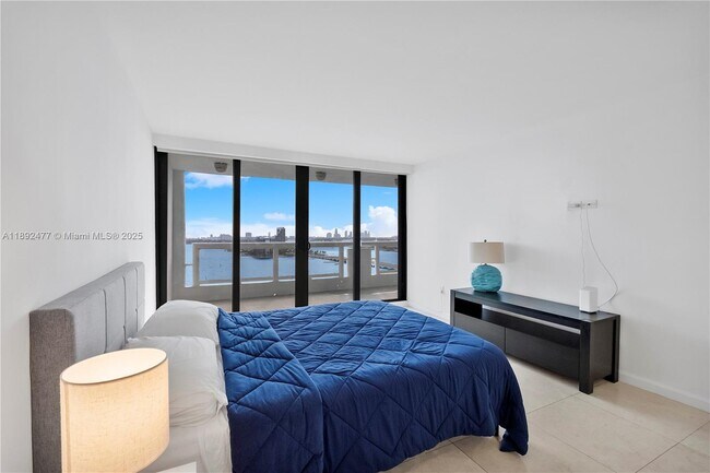 Building Photo - 1717 N Bayshore Dr