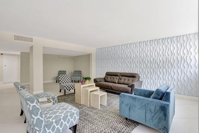 Building Photo - 1236 Hillsboro Mile