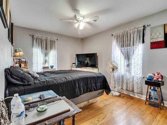 Building Photo - 815 Avenue G