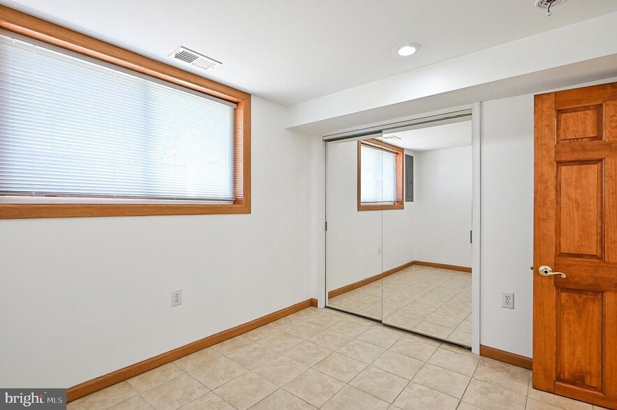 Building Photo - 5700 Chapin Ave