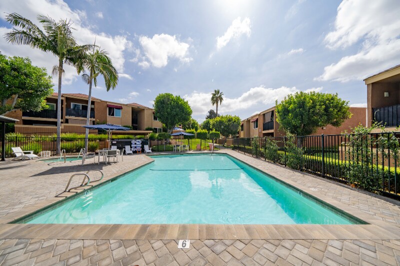 Building Photo - 1440 Oak Dr