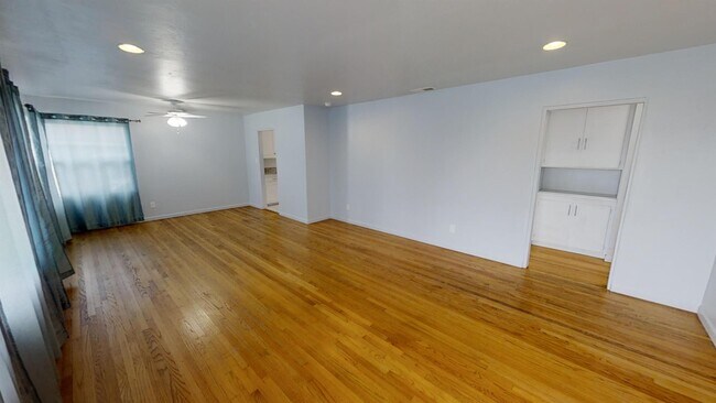 Building Photo - 6118 Pembroke Dr