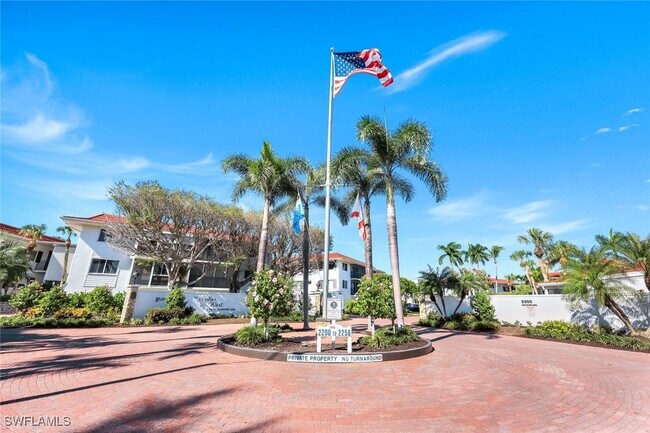 Building Photo - 2211 Gulf Shore Blvd N