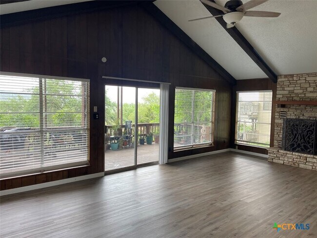 Building Photo - 1800 Charter Oak Dr