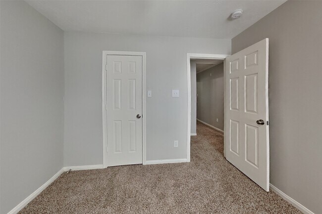 Building Photo - 7031 Tallow Knoll Ln