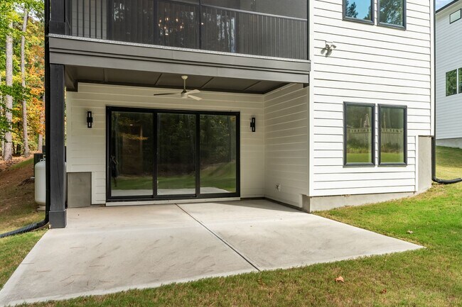 Building Photo - Modern 5-bedroom, 5-bathroom home in Durham