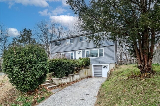 Building Photo - 32 Pleasant St