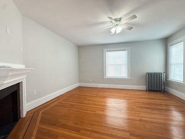 Building Photo - 40 Howland St