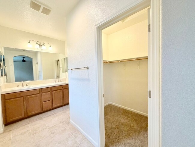 Building Photo - 1715 Dark Horse Rd