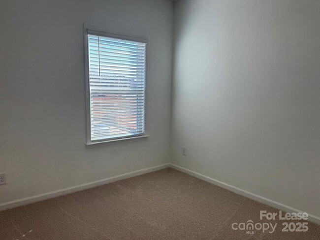 Building Photo - 9458 Senator Royall Dr