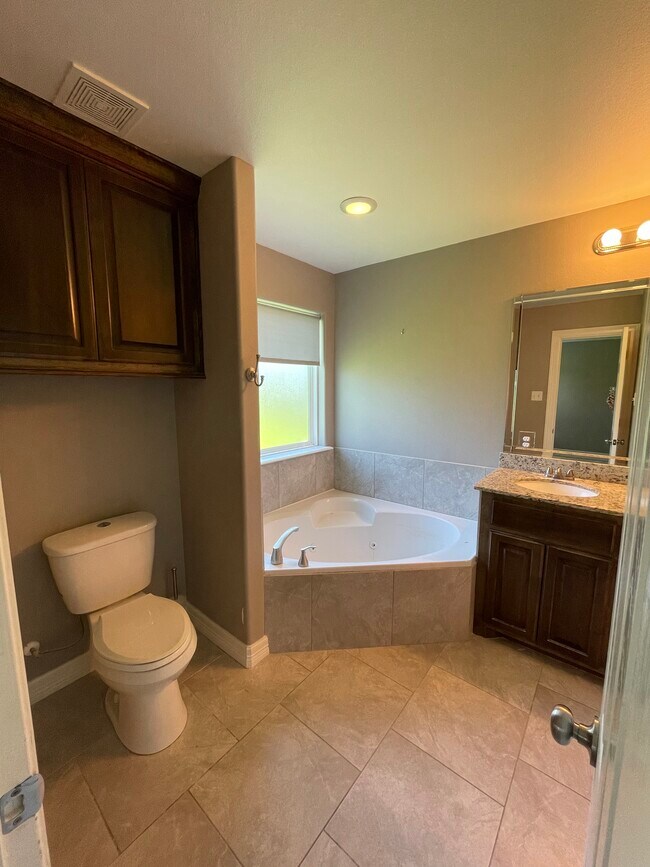 Building Photo - 6122 Stoney Brook Dr