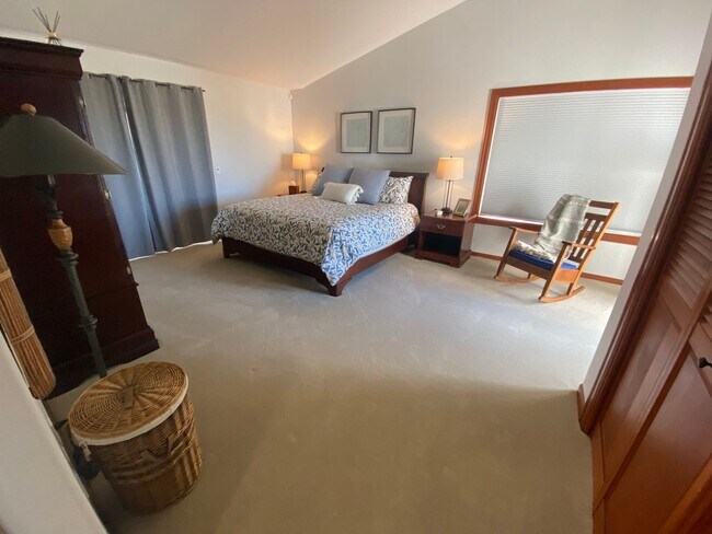 Building Photo - LONG BEACH VACATION HOME BY THE MONTH - VIEW & BEACH ACCESS