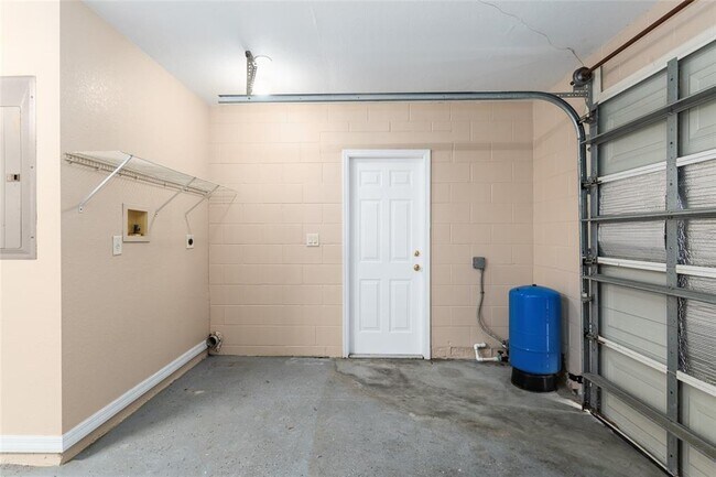 Building Photo - 2 Hemlock Radial Ct