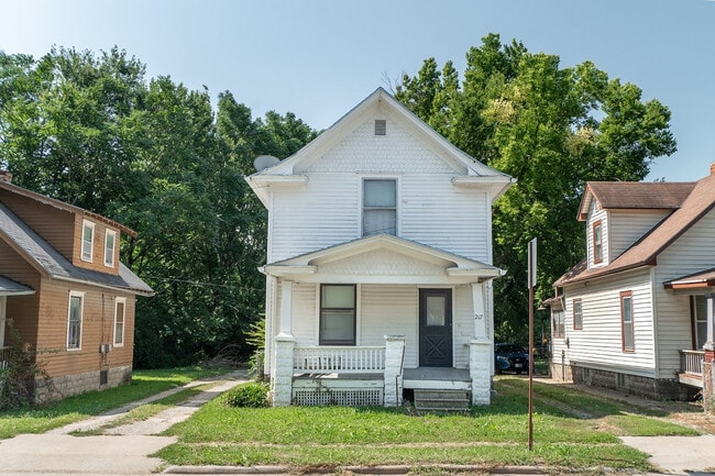 Building Photo - 217 SE 17th St