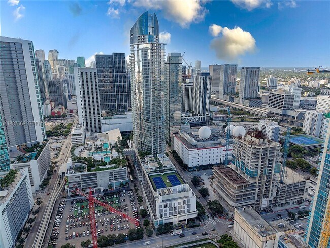 Building Photo - 851 NE 1st Ave