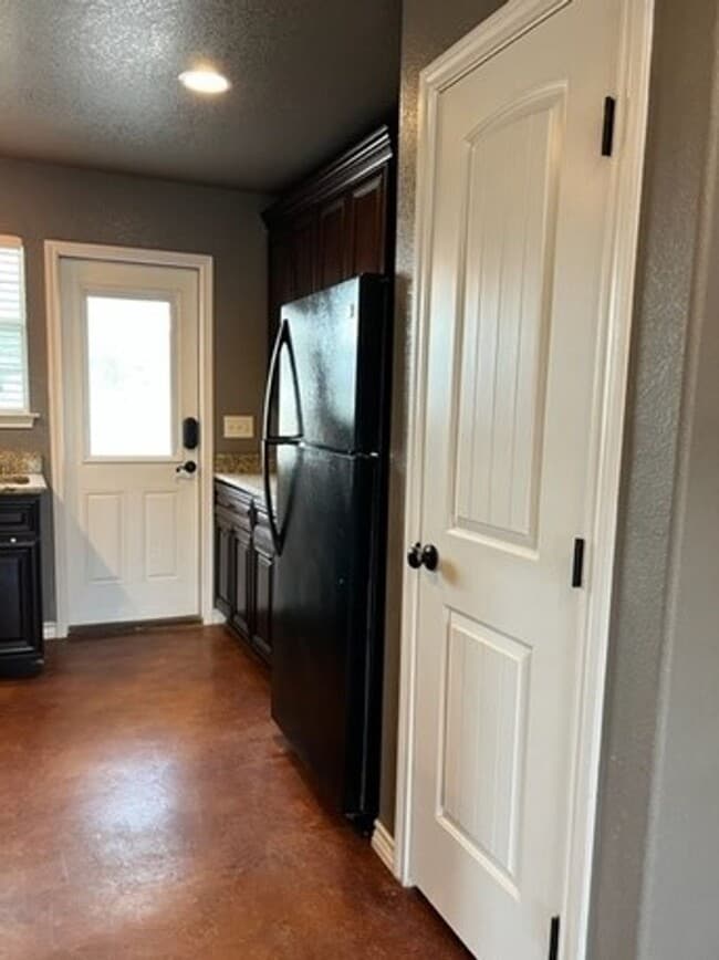 Building Photo - 2-Bedroom Barndominium