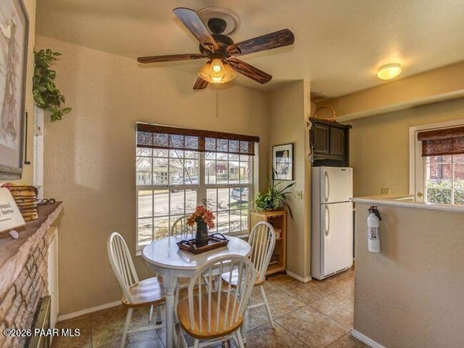 Building Photo - 325 E Union St