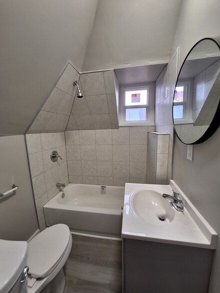 Building Photo - 307 S Park St