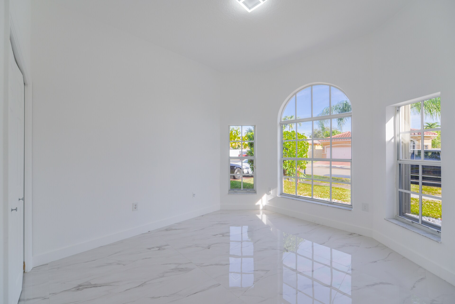 Building Photo - 5290 SW 134th Ave