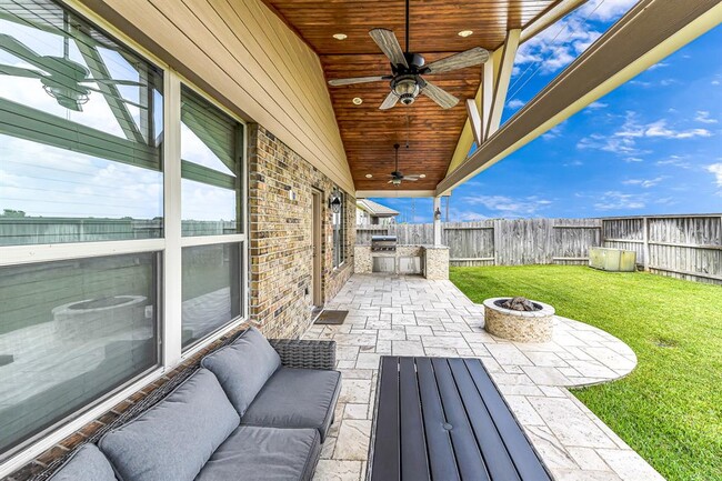 Building Photo - 24622 Royal Pike Dr