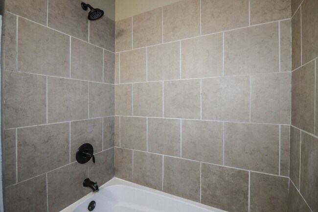 Building Photo - Cozy Bungalow in Brookside area, close to shopping for grocery, coffee shops, restaurants and muc...