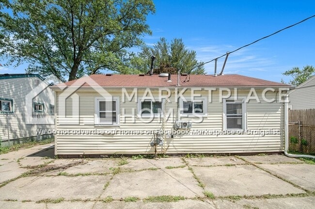 Building Photo - 22375 Eastwood Ave