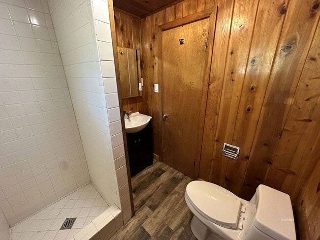 Building Photo - 25630 Oakwood St