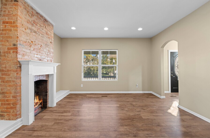 Building Photo - 873 E Livingston Ave