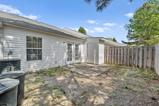Building Photo - 130 Bennington Ln