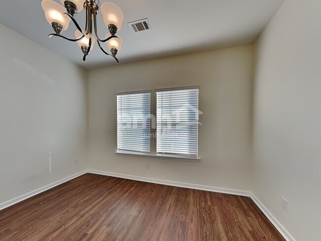 Building Photo - 307 Camp dr