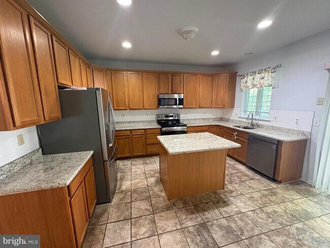 Building Photo - 208 Castle Dr