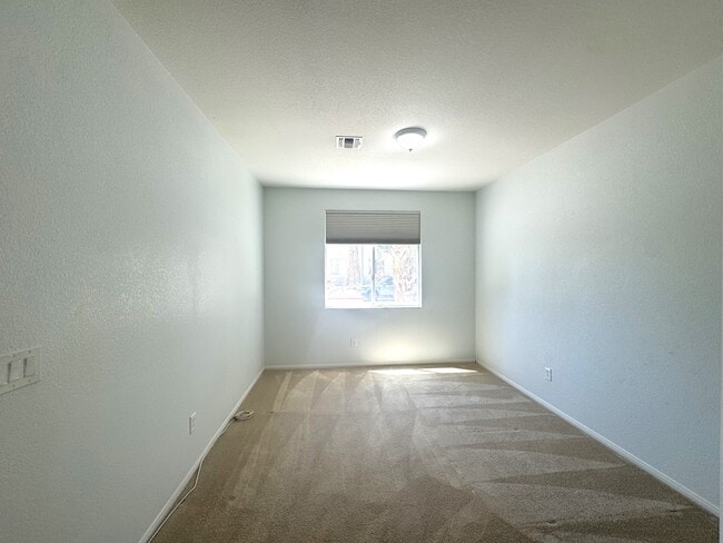 Building Photo - 9256 Blue Flax Pl