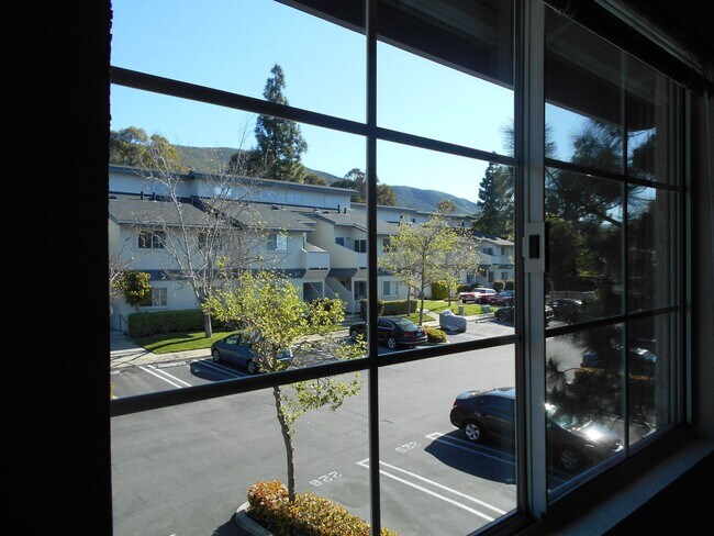 Building Photo - Two Bedroom Condo w/Loft  Sinsheimer Neigh...