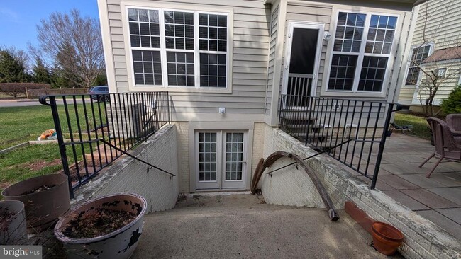 Building Photo - 6721 Sycamore Park Dr