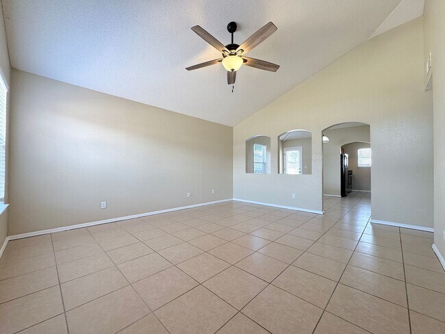 Building Photo - Northeast El Paso 4 Bed, 2 Bath close to Ft Bliss!