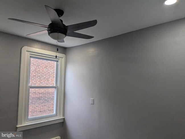 Building Photo - 539 W Olney Ave