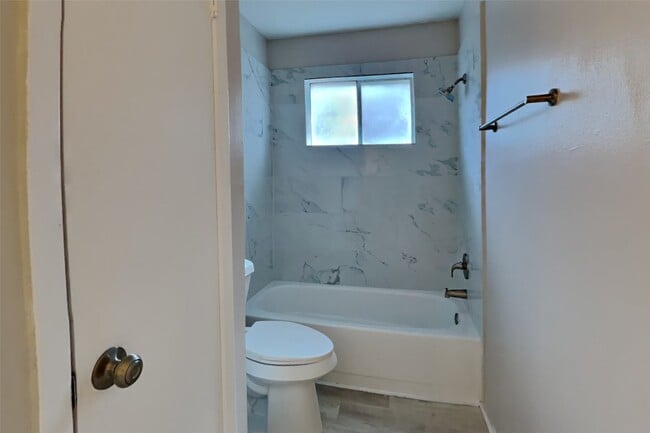 Building Photo - 7307 Daylight Ln