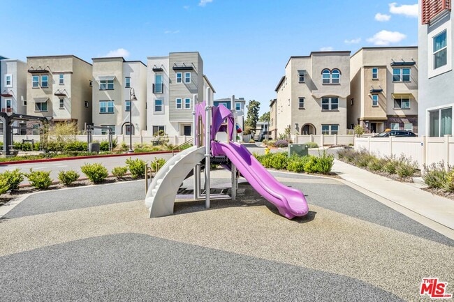 Building Photo - 725 Daniel Freeman Cir