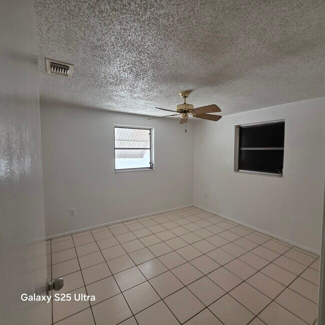 Building Photo - 3302 Bainbridge Dr