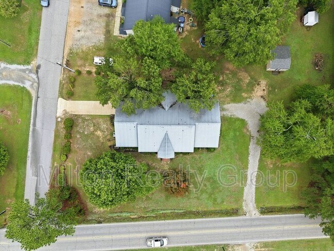 Building Photo - 210 W Old Rd