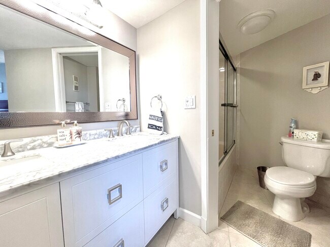 Building Photo - 5420 N Ocean Dr