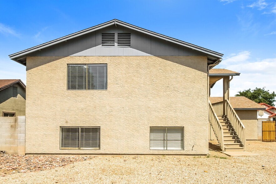 Building Photo - 1040 N Palm St