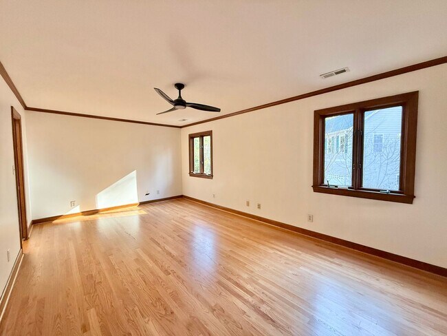 Building Photo - Charming 3BD, 2BA North Raleigh Home in Pr...