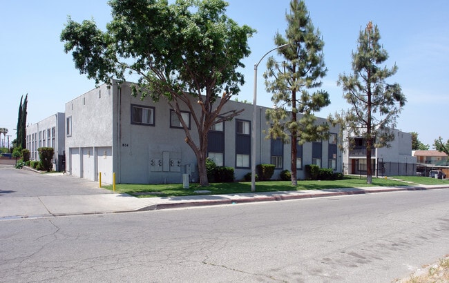 Building Photo - Shadow Mountain Apartments