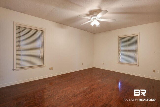 Building Photo - 505 Evergreen St