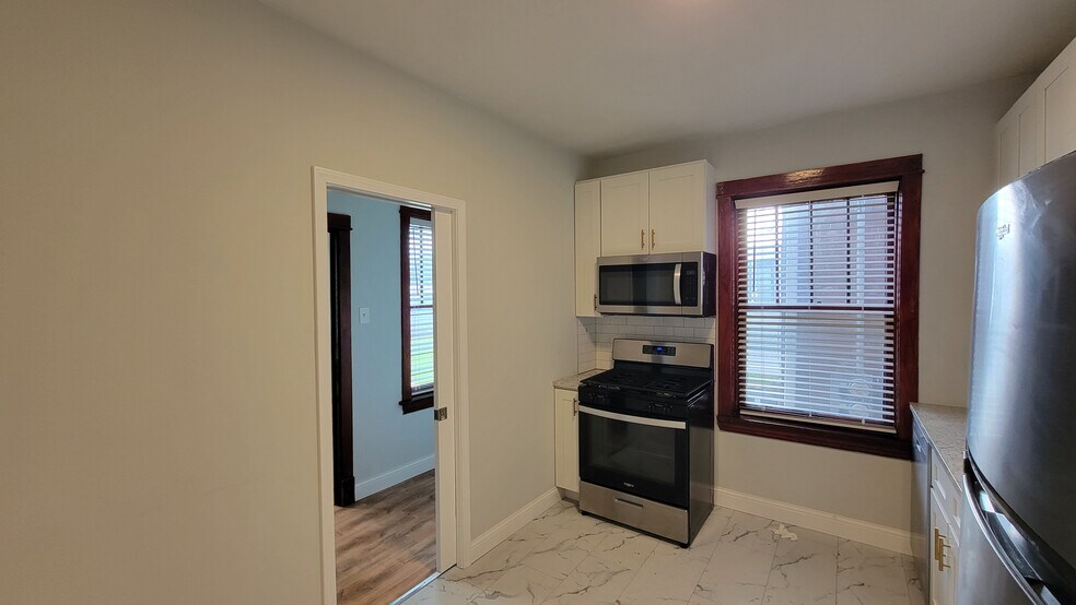 Building Photo - 5537 Holly Hills Ave