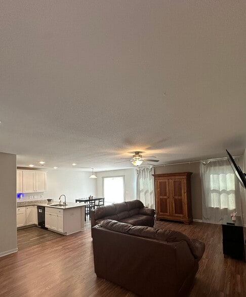 Building Photo - 2071 Alderman Way