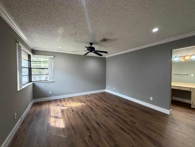 Building Photo - 323 Ives Dairy Rd